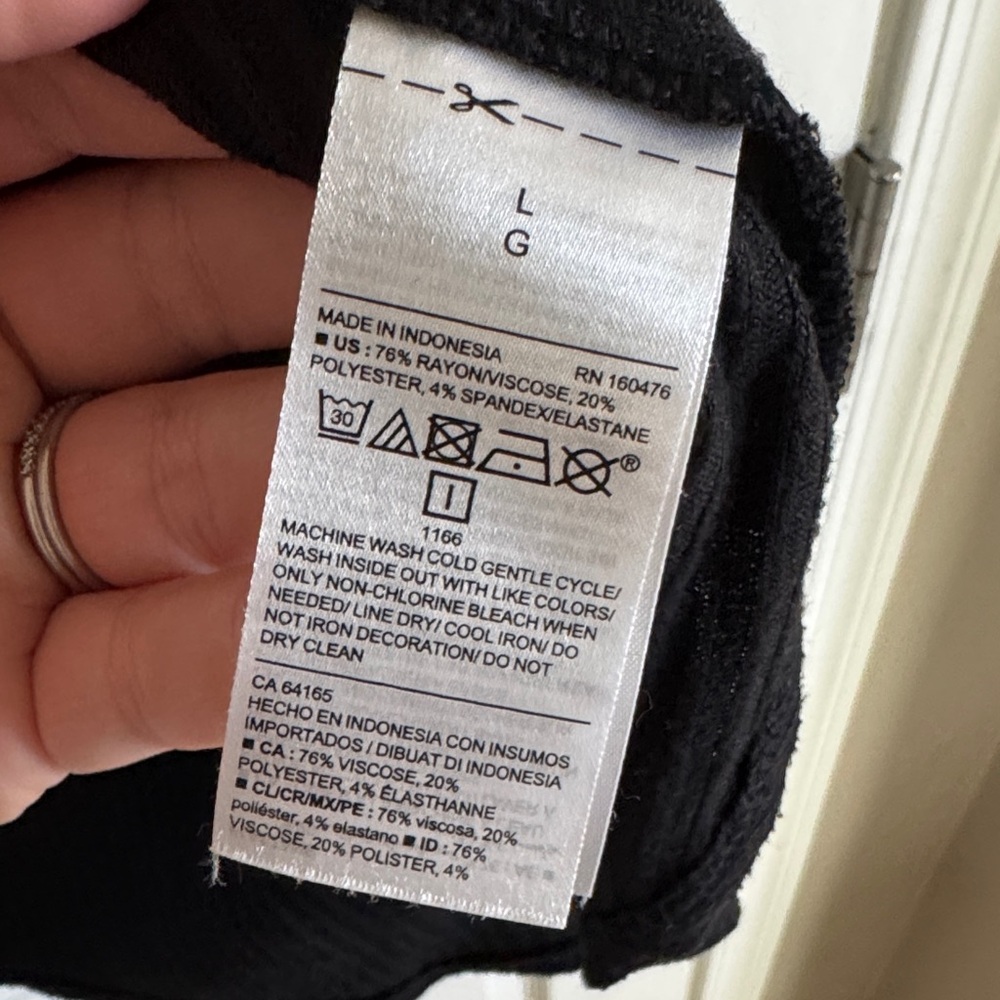 Old Navy Classic Black Ribbed Long Sleeve Top / G35 - Picture 4 of 4